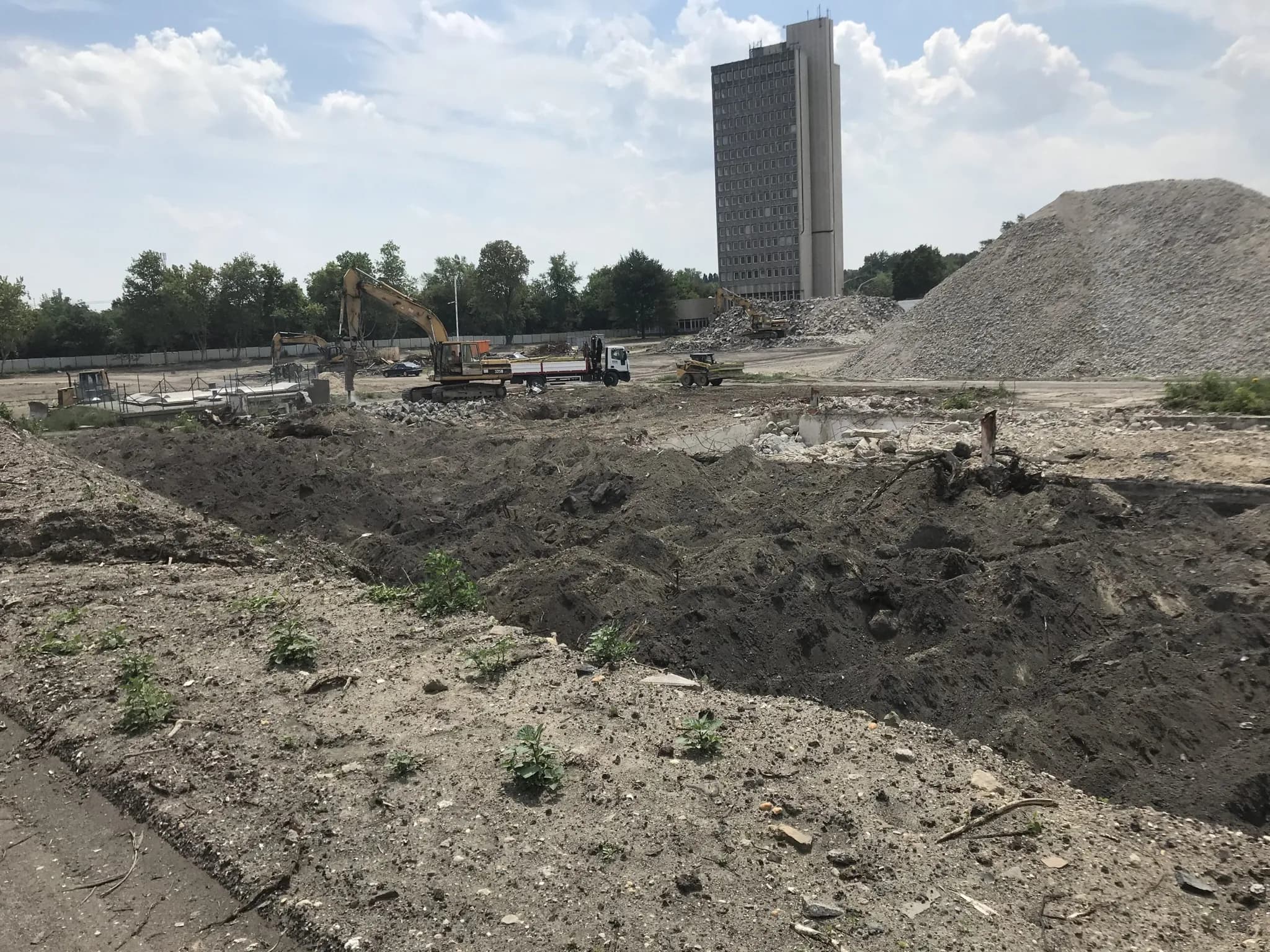 2021 – Nemzeti Atlétikai Központ bontása és földmunkái