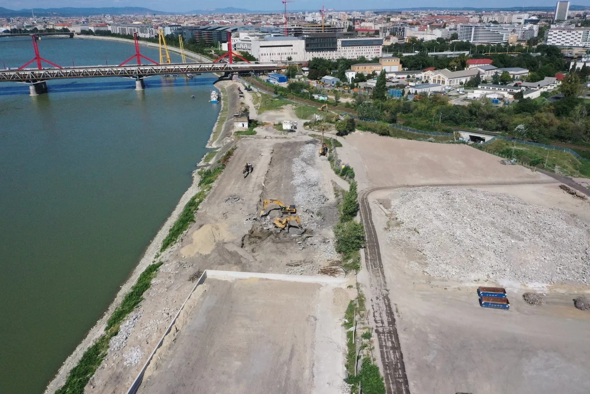 2021 – Nemzeti Atlétikai Központ bontása és földmunkái
