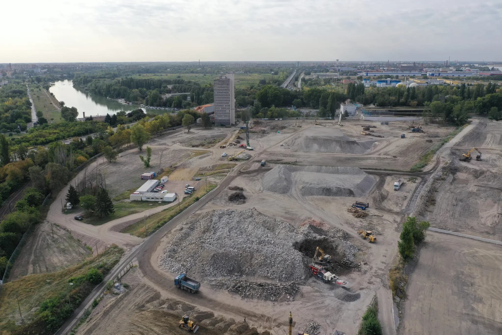 2021 – Nemzeti Atlétikai Központ bontása és földmunkái