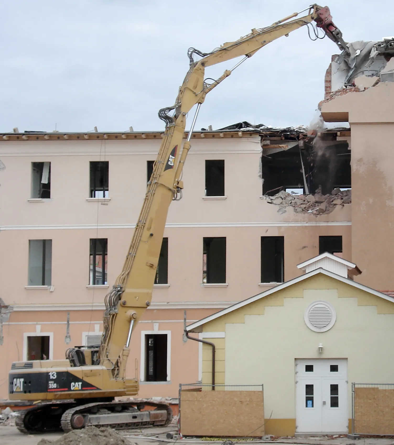 2006 – Egri Dohánygyár bontása