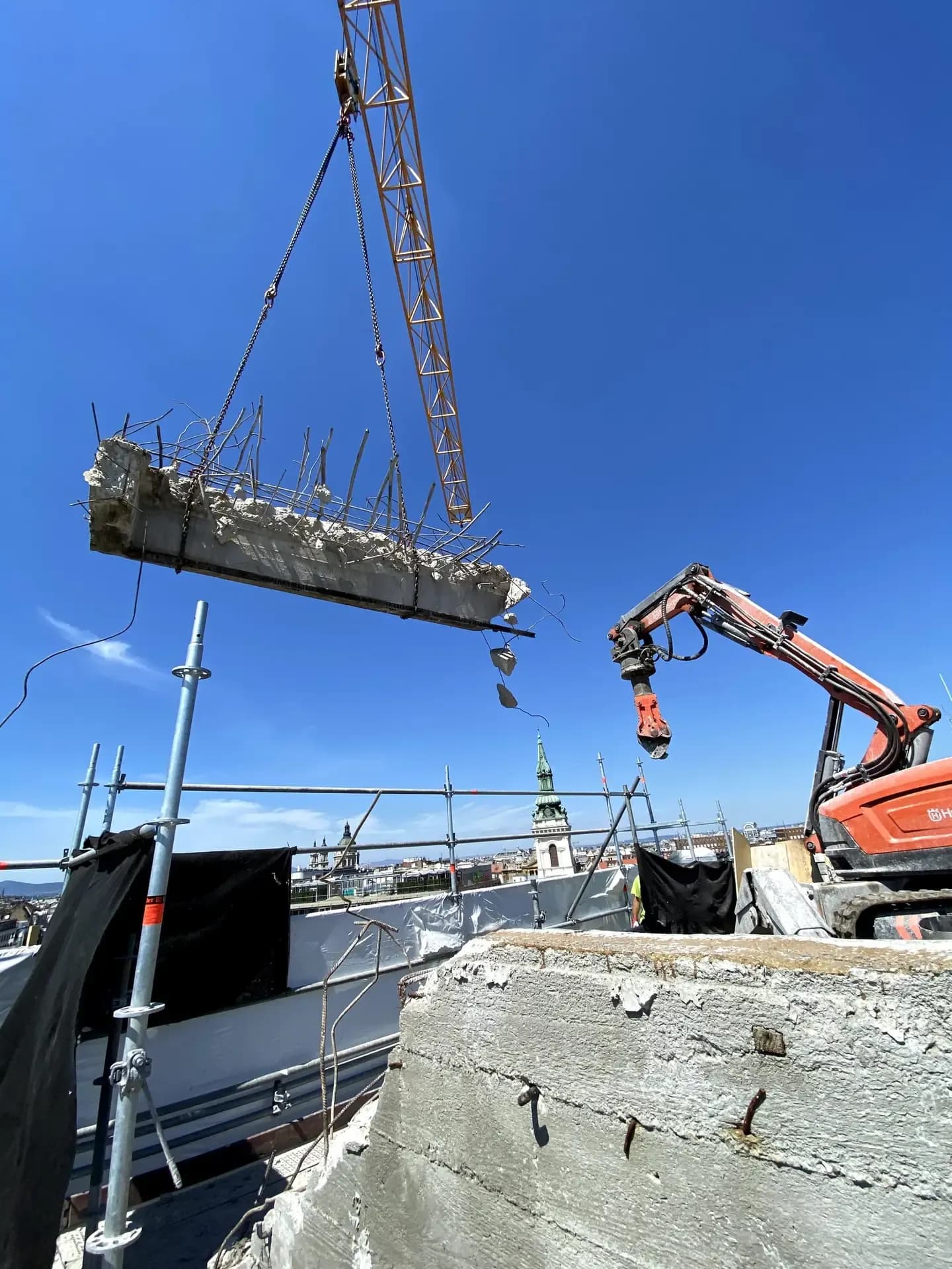 2021 – Fontana üzletház bontása