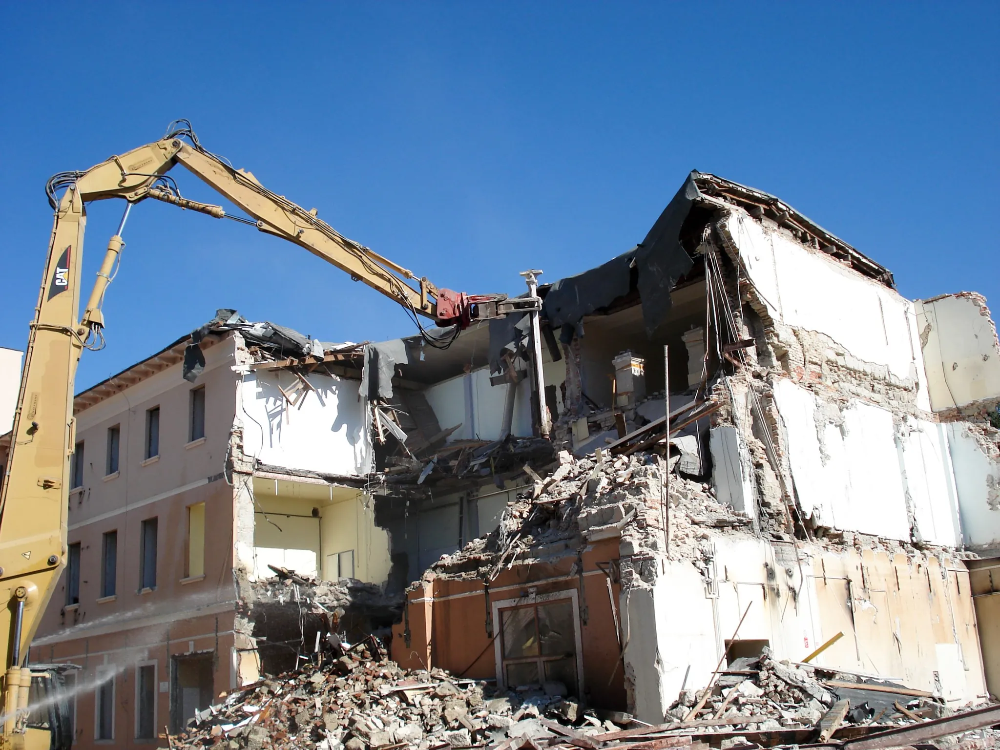 2006 – Egri Dohánygyár bontása