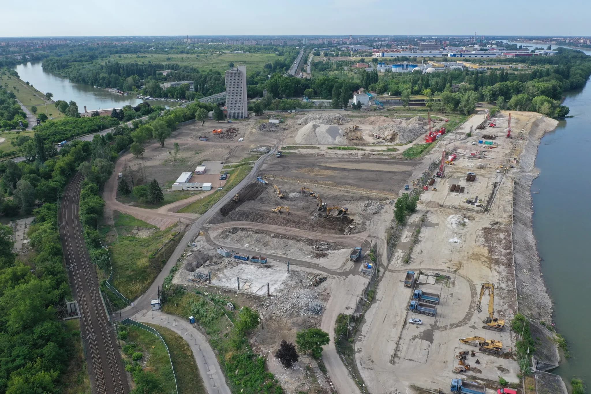 2021 – Nemzeti Atlétikai Központ bontása és földmunkái