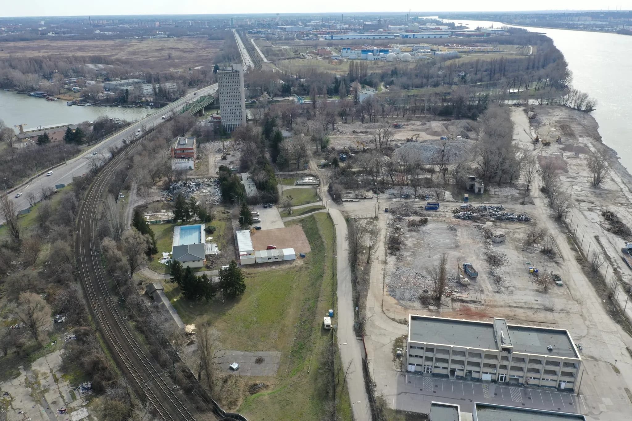 2021 – Nemzeti Atlétikai Központ bontása és földmunkái