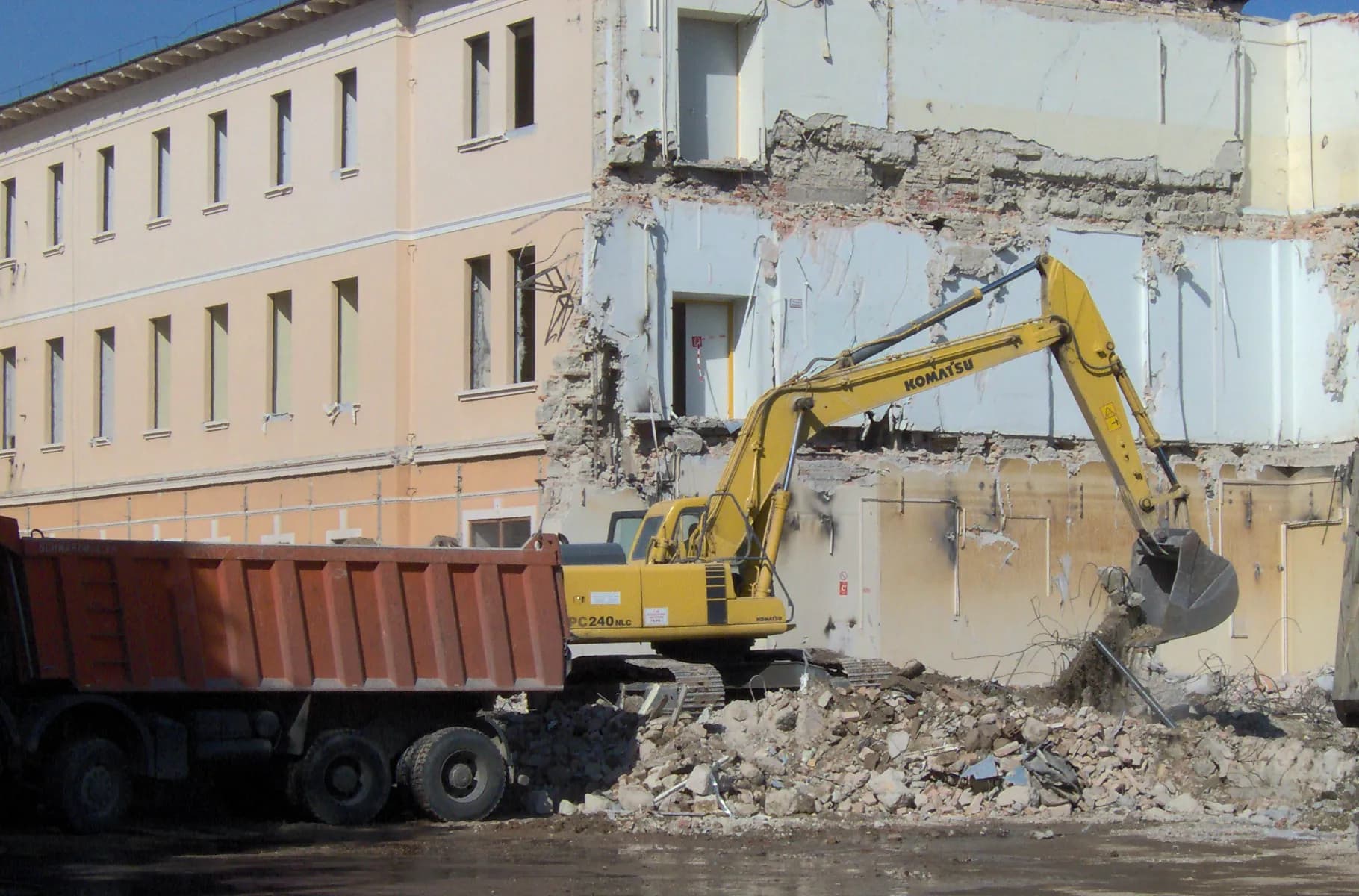 2006 – Egri Dohánygyár bontása