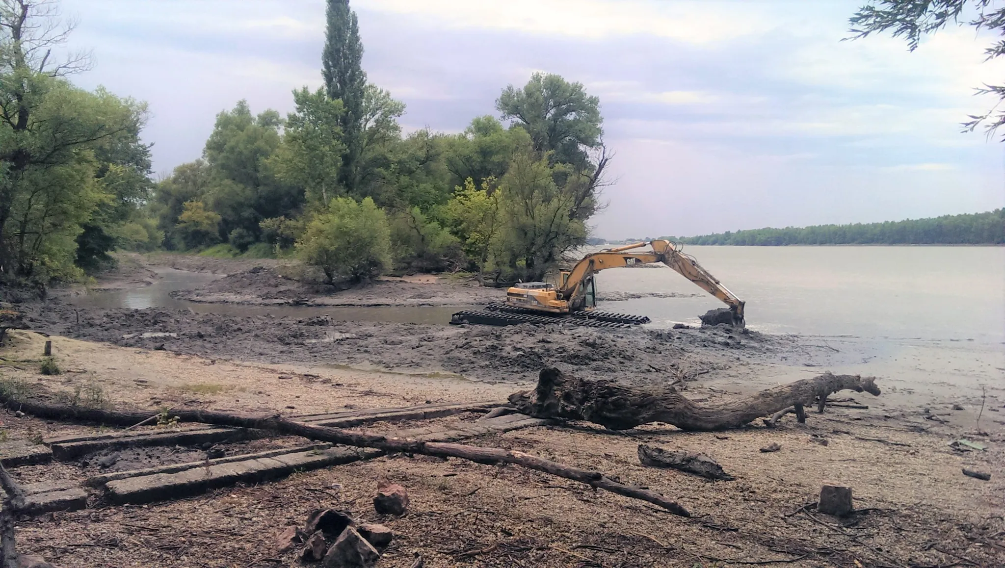 2015 – Duna, Ácsi mellékág részleges kotrása