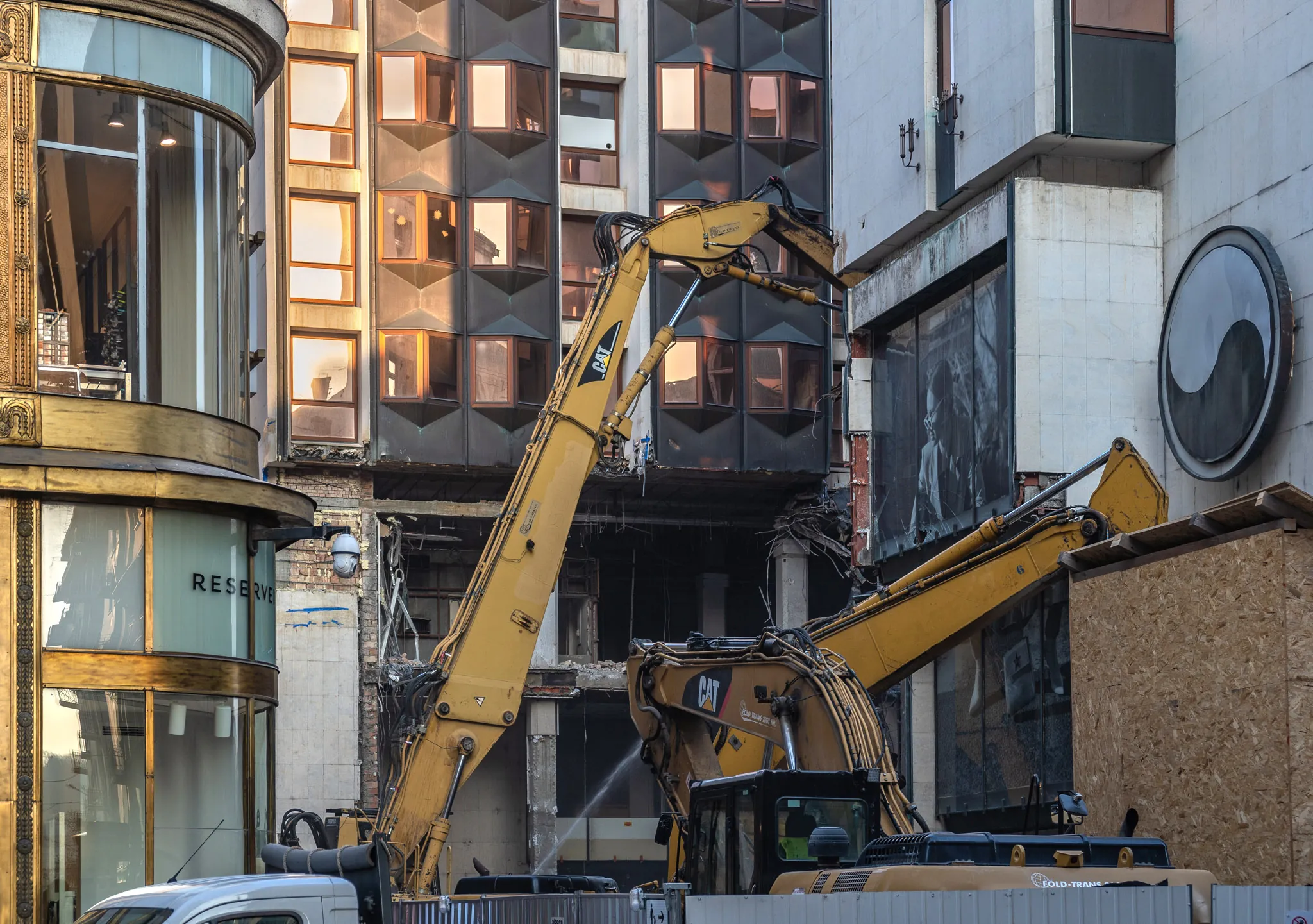 2021 – Fontana üzletház bontása