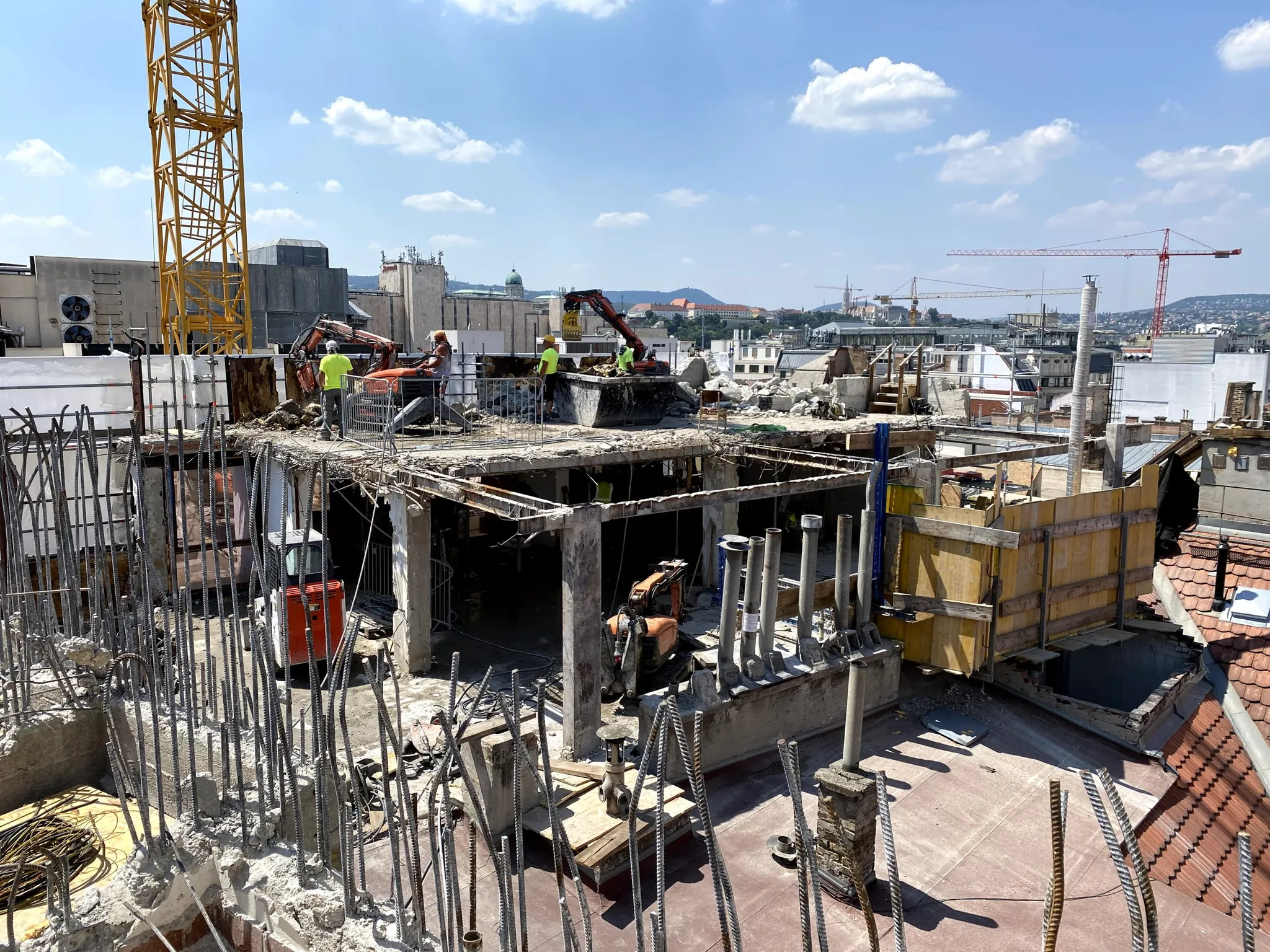 2021 – Fontana üzletház bontása